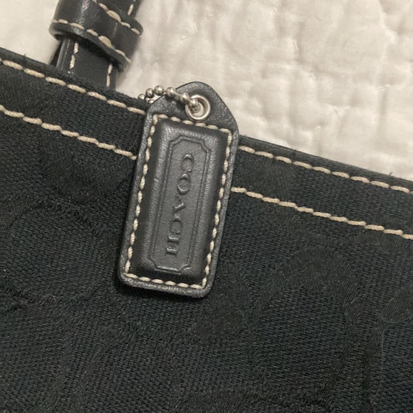 Coach purse on excellent condition - Picture 4 of 4